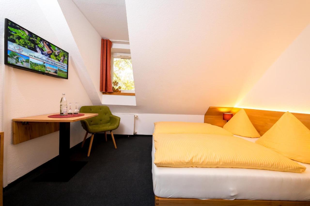 Wohlfuehlhotel Im Schlosspark - Self Checkin Willebadessen Esterno foto