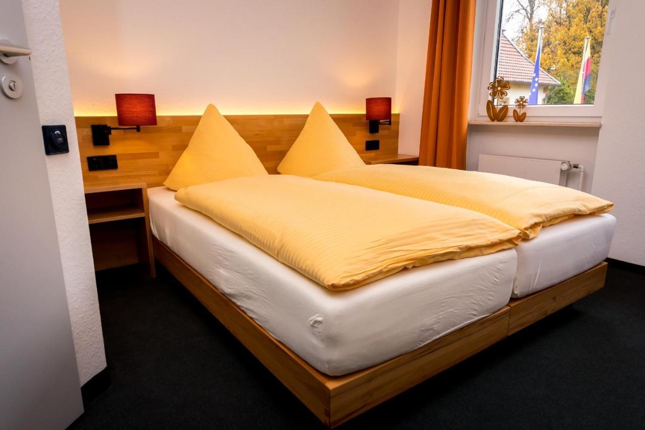 Wohlfuehlhotel Im Schlosspark - Self Checkin Willebadessen Esterno foto